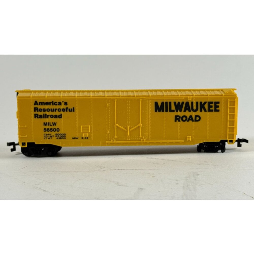 Bachmann HO Scale Milwaukee Road Box Car Yellow Model Train Freight